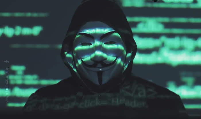 Anonymous minaccia Putin - Membro di Anonymous mascherato che parla