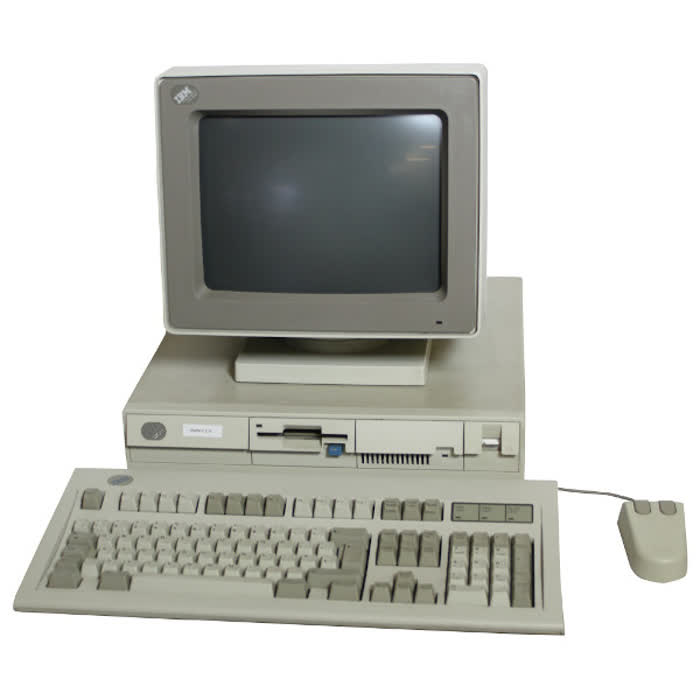 Come accendere il computer - Un IBM PS/2, che poteva essere acceso e spento tirando su e giù una leva