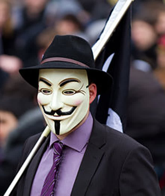 Movimento Anonymous - Manifestante con la maschera di Guy Fawkes